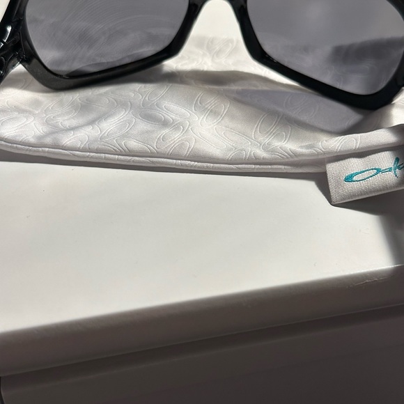 Authentic Oakley sunglasses RARE🦄 - Picture 2 of 8